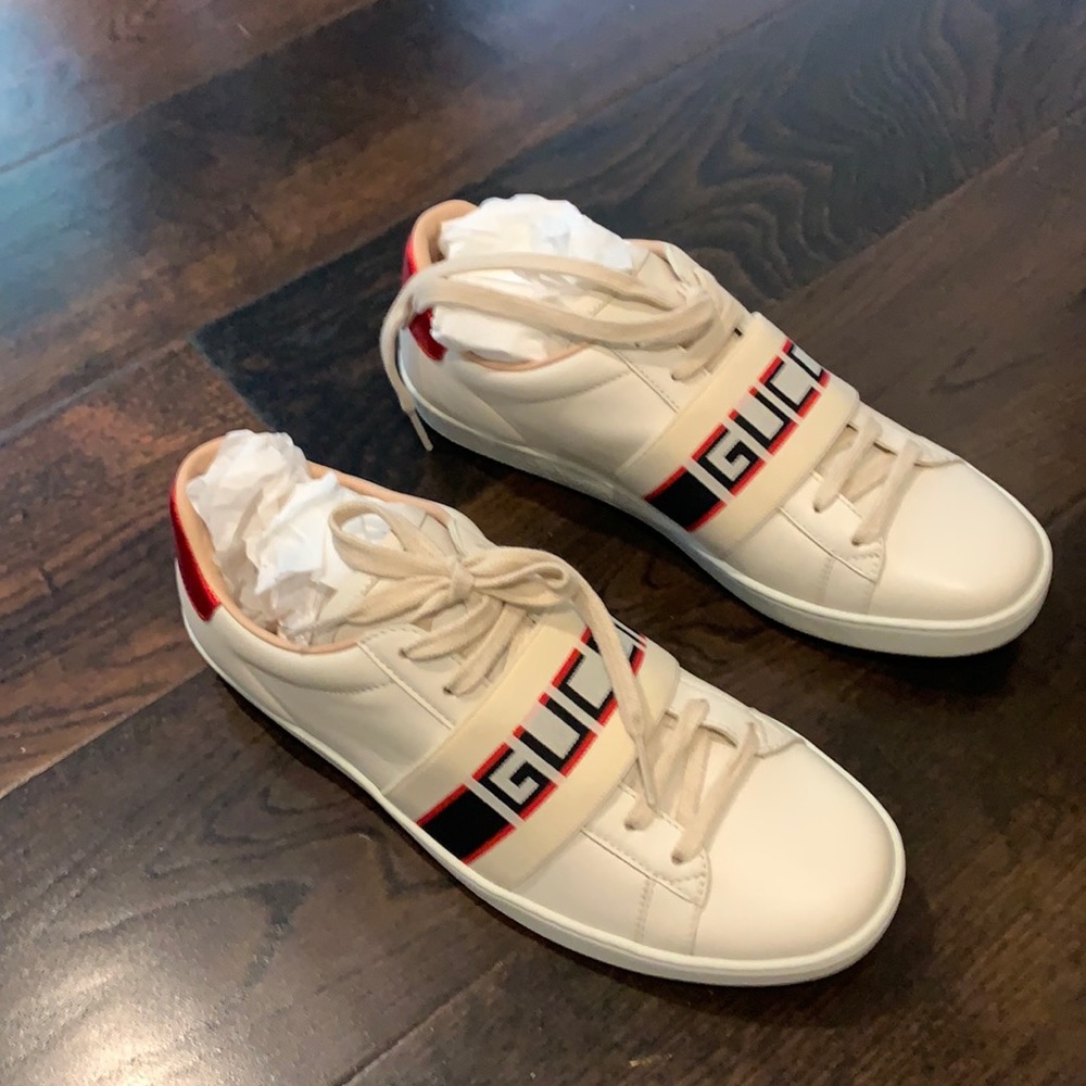 Gucci sneakers authentic. Worn several times and in good condition.